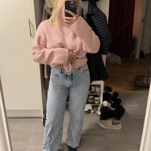 Jeans  - Säljer dessa super fina jeansen från Säljer dessa super fina jeansen från Bikbok. Aldrig använda så i nyskick. Storlek 29! Nypris: 600 kr. Mitt pris: 100 kr.