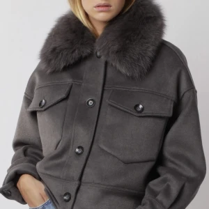 Byte av Meotine jacka❤️ - Vill byta min grå Meotine charlie jacka i strl s/m, till en i xs/S i svart eller grå❤️