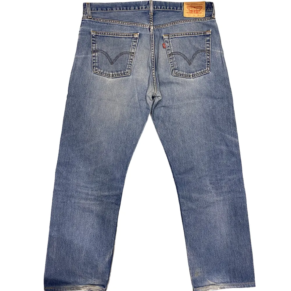 Baggy Levis 521 Jeans. Byxorna är i mycket bra skick utan fläckar eller skador. Känn dig fri att fråga om du undrar något!. Jeans & Byxor.