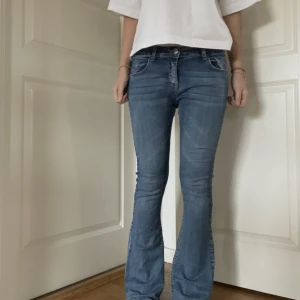 Jeans - Säljer dessa jeans! Blå, Bootcut, lågmidjade 🩵