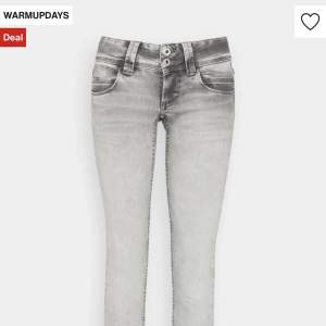 Söker Pepe jeans i storlek 24/30, jag kan betala under 600kr 💗💗