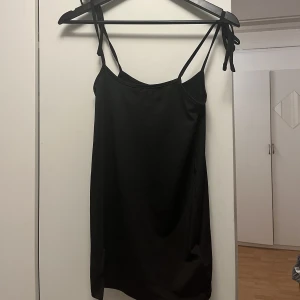 Vanligt svart linne - Vanligt svart linne