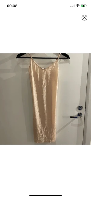 Underklänning Indiska  - Säljer denna underklänning från indiska då jag redan har några andra, det är super skönt material o j bara WOW