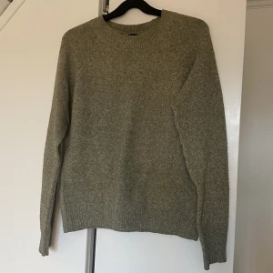 Grön stickad tröja  - Grön stickad tröja från Vero Moda 