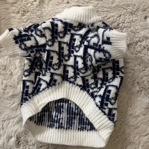 Hundtröja  - Aldrig använd. Dior 