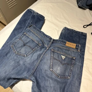 Jeans - Jeans köpta second hand från guess 