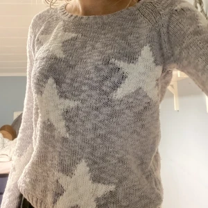 Trendig tröja⭐️ - Snygg tröja i ett lite stickat material⭐️