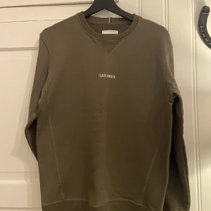 Les Deux sweatshirt  - Storlek M. Nyskick endast använd fåtal gånger 