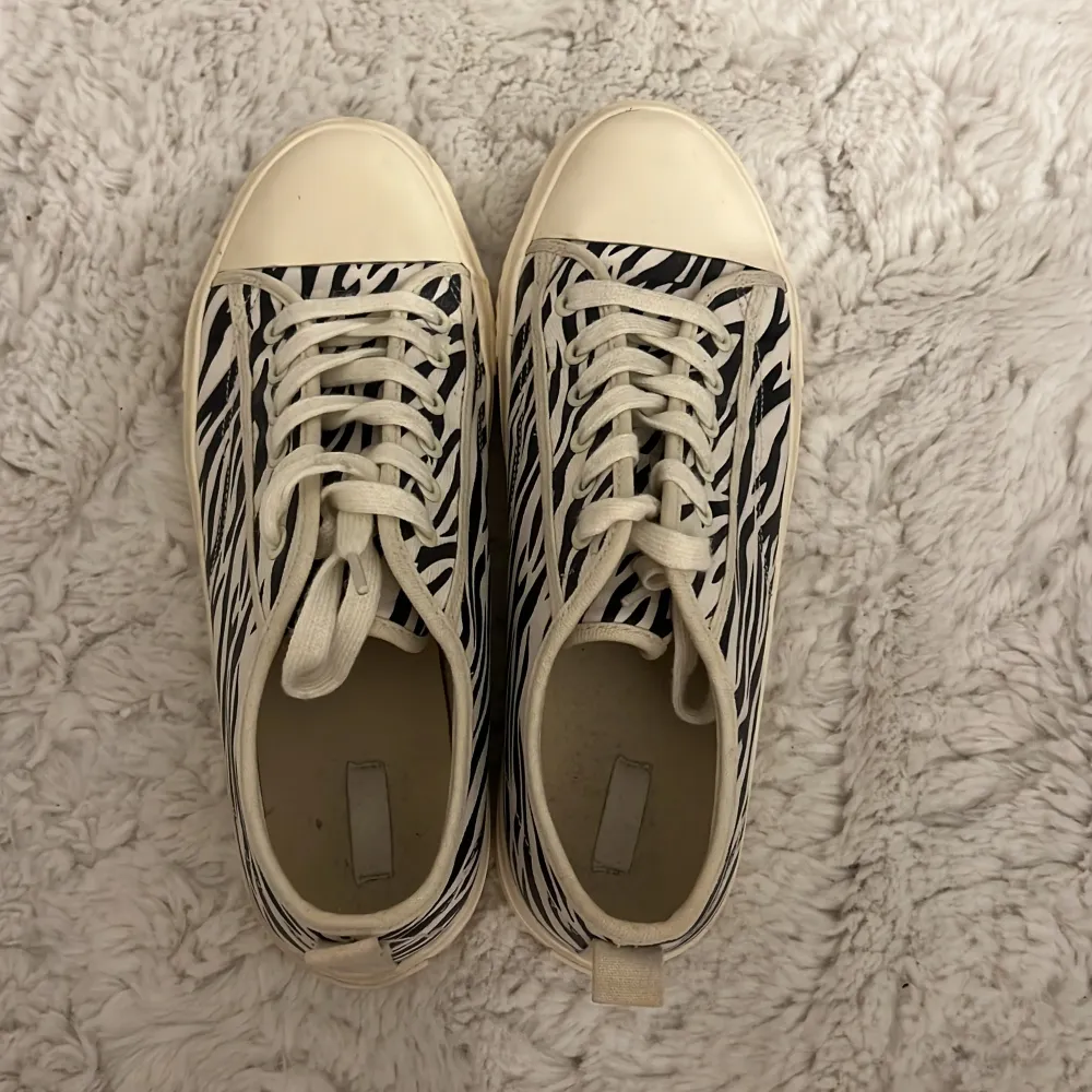 Zebra skor från NA-KD💕. Skor.