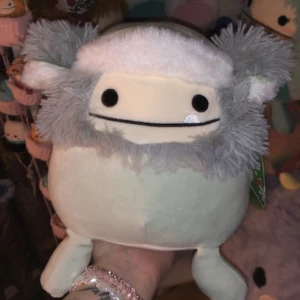 Squishmallows Evita  - Bigfoot