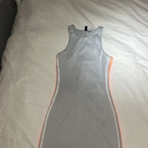 Klänning  - Kort klänning från hm storlek XS