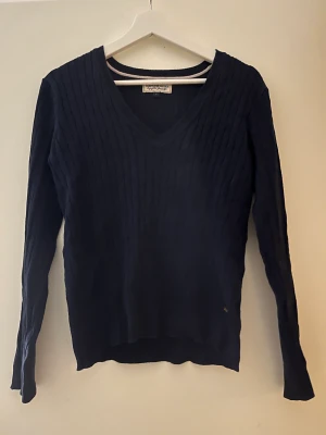 Tröja strl S - Snygg tröja, gott skick, strl S. Skriv för fler bilder💓