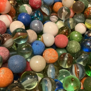 Glaskulor - Små 1 kr st Medel 3 kr st Stora 7 kr st 100 små för 80kr