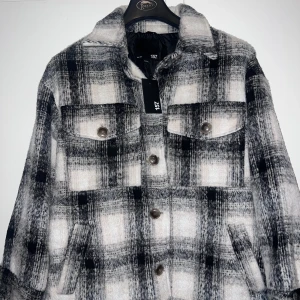 Skjort-jacka - En helt ny jacka med tags kvar från lager 157