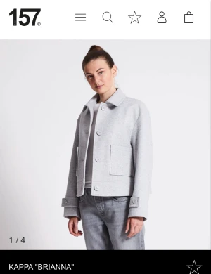 Kappa från Lager 157  - Kappa från lager 157 i storlek M. I nyskick, har använts endast en gång! Säljer pga att den inte kommer till någon användning. Nypris 400kr, säljer för 250 kr 