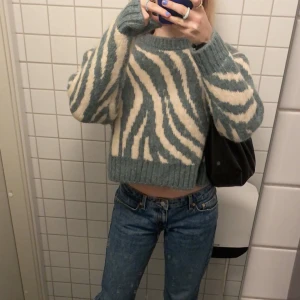 Stickad tröja - Stickad tröja från zara som inte kommer till användning 