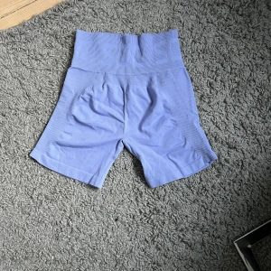 Träningsshorts - Snygga och helt oanvända träningsshorts från SOC, säljer då jag inte tyckte om hur dom satt på mig!💞Pris kan diskuteras vid snabb affär!