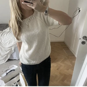 Stickad T-shirt🤍 - Superfin stickad t-shirt i toppenskick! Passar xs-s!