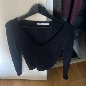 zara tröja - jag använder den inte längre och den fins inte kvar att köpa i butik kom privat för fler frågor och bilder 🥰🥰