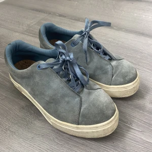 Eytys doja - Blåa eytys i modellen doja, storlek 37! Kommer inte till användning så det är dags att de hittar en ny ägare!
