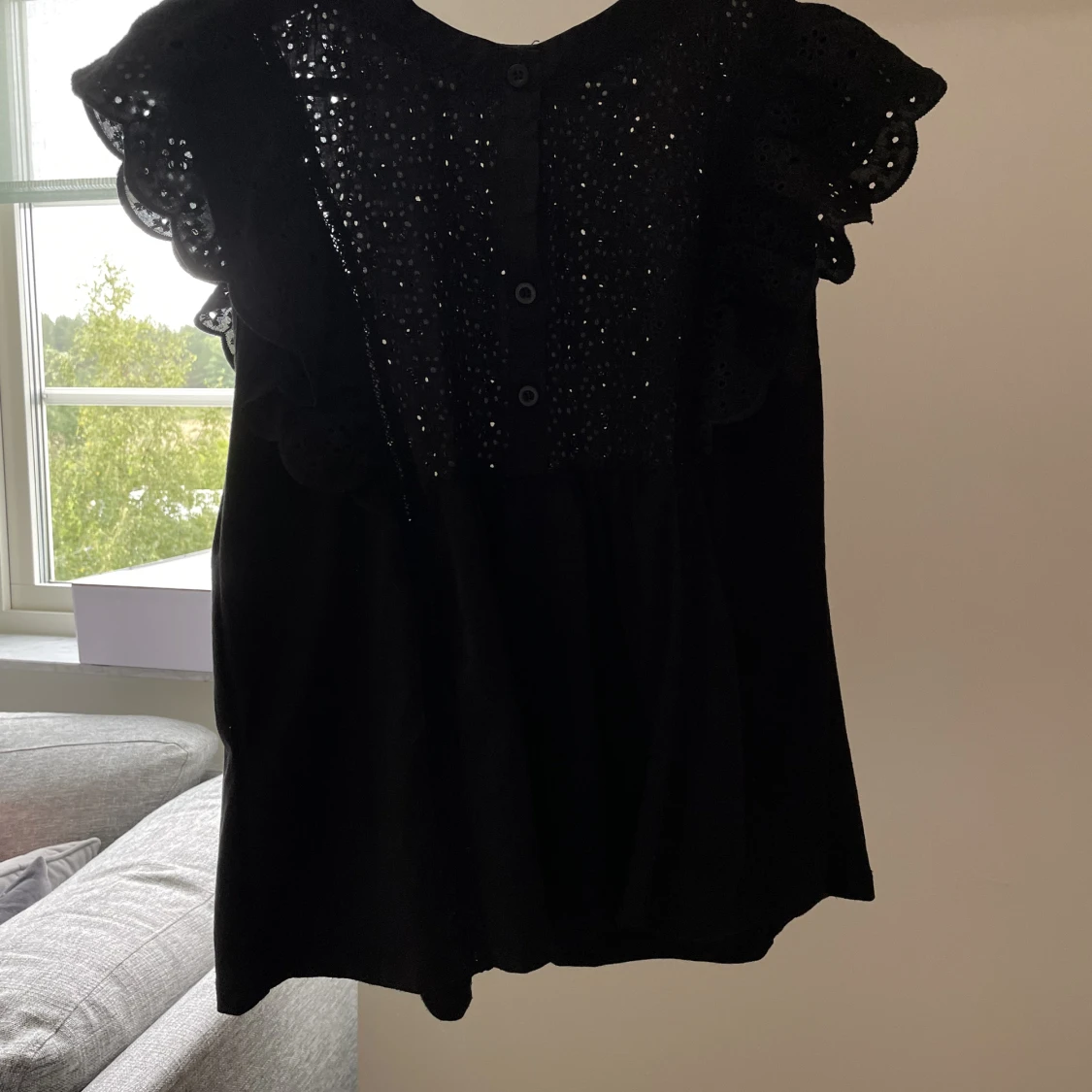 Topp med volangärmar  - 91