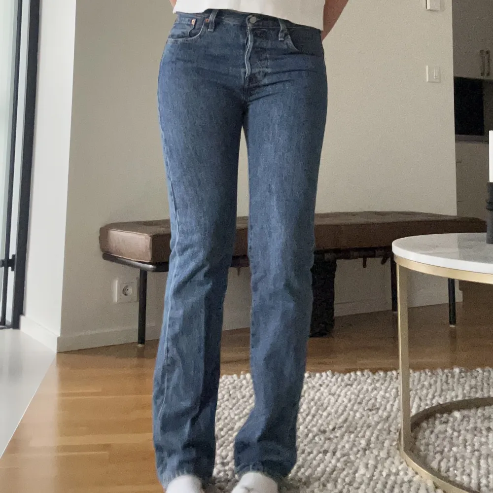Snygga jeans från Levis, jag är 175cm lång😍. Jeans & Byxor.
