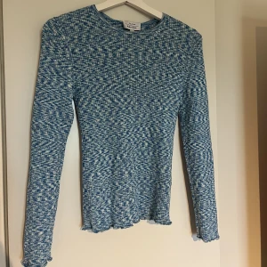 Tröja från & other stories  - Tröja i väldig fint skick från & other stories! Blåmelerad och superfin. Storlek M, funkar nog bäst för  för s/m då den är lite tightare i modellen. 