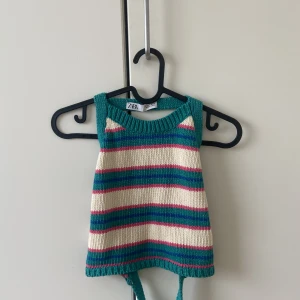 Virkad randig topp - Virkad randig topp med öppen rygg! Supersöt⭐️⭐️⭐️