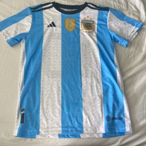 Argentina Messi tröja - Använt en gång den var för liten på mig och är i storlek xs