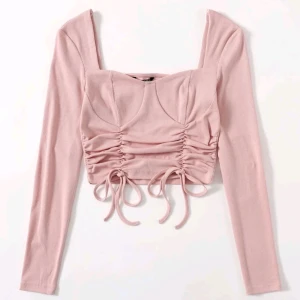 Slätt enkel tshirts med knut - Ny och oanvänd, kort, enkel topp i babyrosa färg.💗