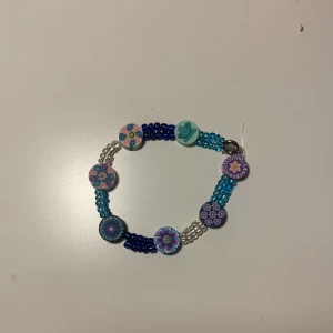 Armand - Man kan inte sträcka på den det är inte  gummi band och den är handgjord 