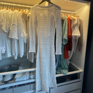 Strand klänning - Säljer denna snygga strandklänningen ifrån chiquelle😍😍 Aldrig använd i storlek xs/ s. Så snygg!!!