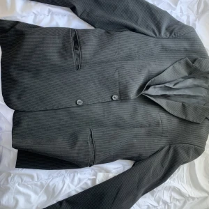 svart randig kavaj - har tunna ränder