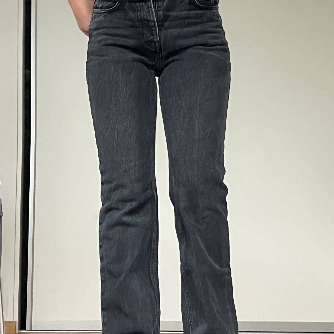 Svarta straight leg jeans