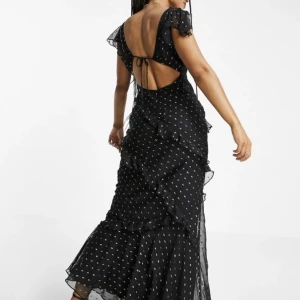 Slutsåld balklänning  - Valde en annan så säljer därav 🖤 nypris 780! 