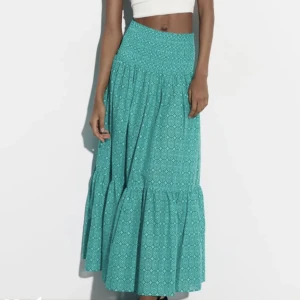 Utsåld långkjol - Säljer denna ursnygga utsålda kjol från Zara i storlek S💗💝💞