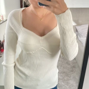 Finstickad tröja - Säljer denna tröja för att den inte kommer till någon användning 