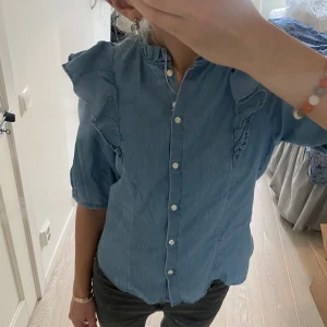 Jeanstopp - Jeanstopp med volanger från Lindex💕