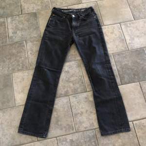 Fina jeans från Bikbok i bra skick som är lågmidjade och raka i benen. Nypris är 699, kan diskutera pris!🫶🏼