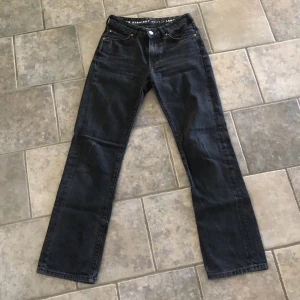 Bikbok Jeans  - Fina jeans från Bikbok i bra skick som är lågmidjade och raka i benen. Nypris är 699, kan diskutera pris!🫶🏼