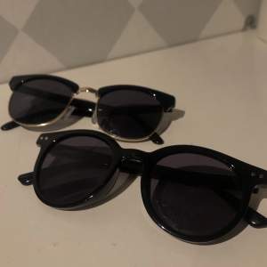 2 par solglasögon köpta i sommar. Använda ett par gånger. 1 för 60 2 för 100