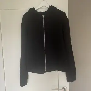 Skön hoodie från tiger of sweden  Knappt använd och i bra skick