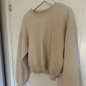 Beige sweater  - Beige sweater från bik bok i fint skick. Säljer pga att jag inte använder den. 
