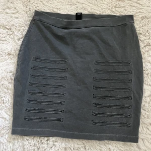 Grå kjol - Grå kjol i okej skick i storlek s.