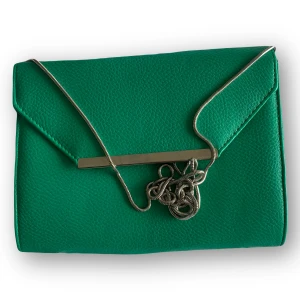 Grön kuvertväska - Fin grön kuvertväska   Rök och djurfritt hem 