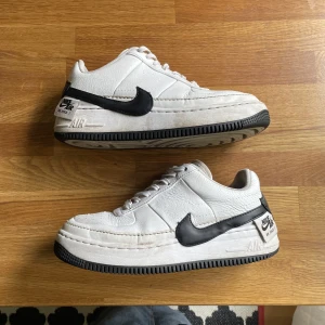 Nike Air Force Jester - Nike Air Force Jester storlek 38, går säkert att putsa upp något. Nypris 1200kr