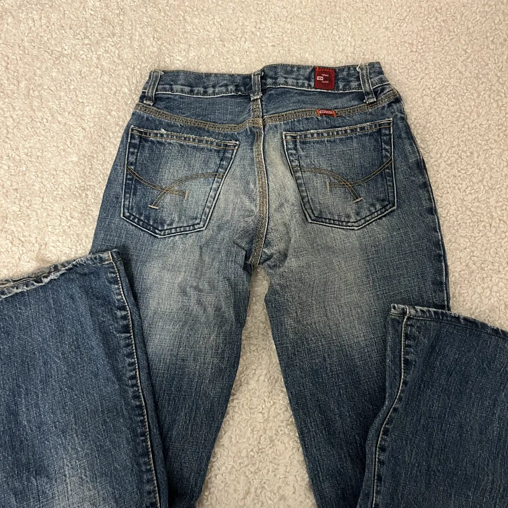 Lågmidjade vintage boothcut jeans från diesel storlek 27. Säljer pga inte kommer till användning 💕köparen står för frakt.. Jeans & Byxor.