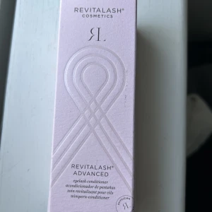 Ögonfransserum  - 2 ml ögonfransserum från Revitalash 🌸 Endast testad, säljer då mina ögon reagerade av den🦋 Nypris 999kr 