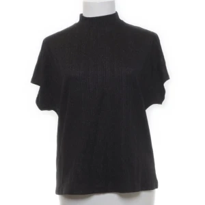 Glittrig topp - Så fin glittrig topp som inte kommer till användning ❤️skriv för egna bilder