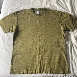 Polar T-shirt - En skitsnygg grön polar tisha som jag i princip aldrig haft på mig i storlek L